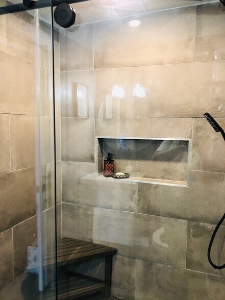 Extra Large Shower - 1746 W 71st St