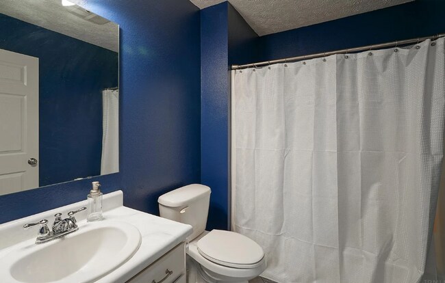 Building Photo - 3 Bed Home