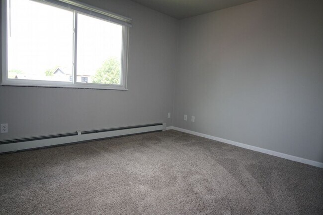 Building Photo - 3 Bedroom Townhouse
