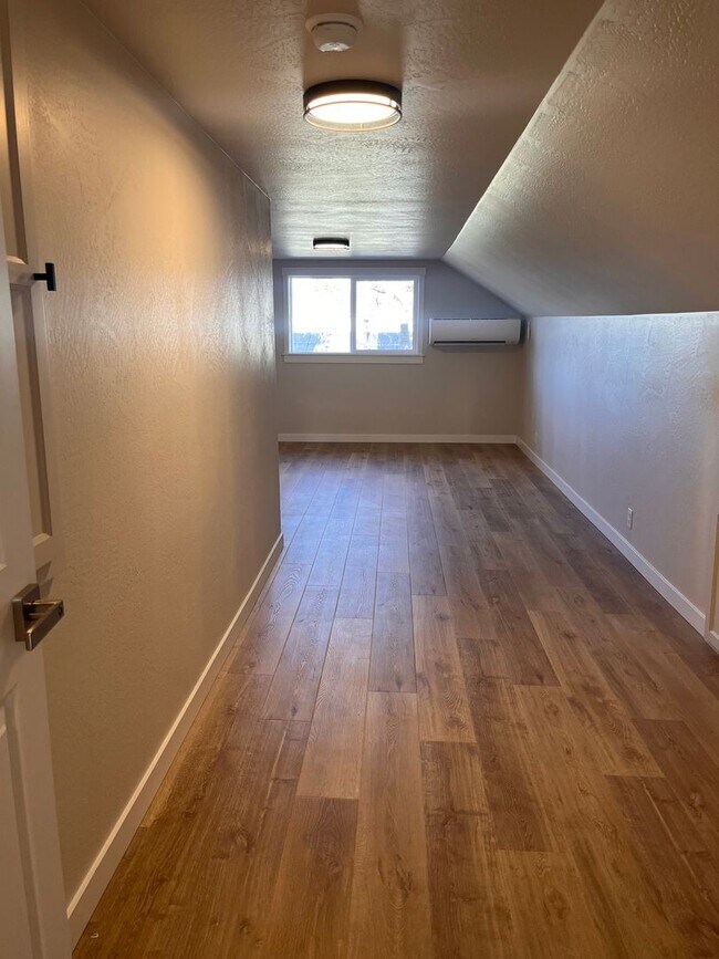 Building Photo - 315 N 1st St