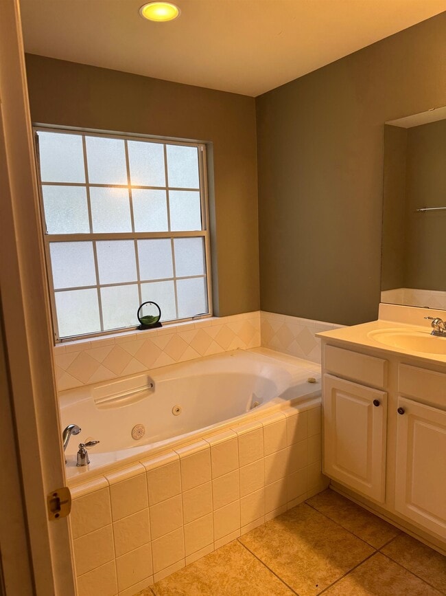 Building Photo - 2186 Heathrow Dr