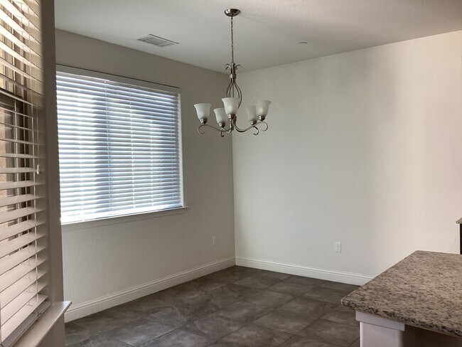 Building Photo - 814 S Bliss Ave