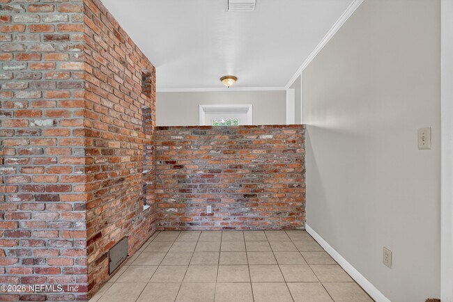 Building Photo - 2618 Arlex Dr E