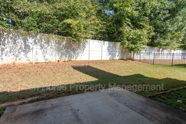 Building Photo - 232 Towns Walk Dr