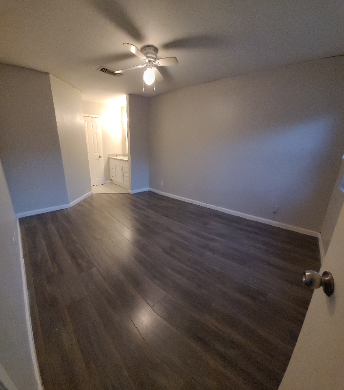 Building Photo - 730 Memorial Mews St