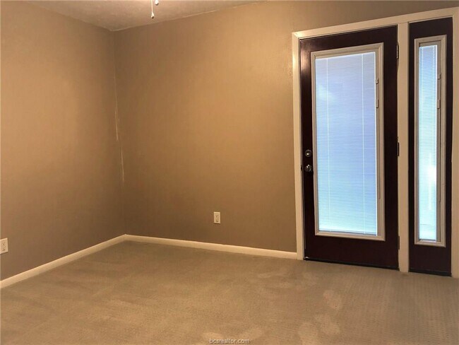 Building Photo - 1527 Wolf Run