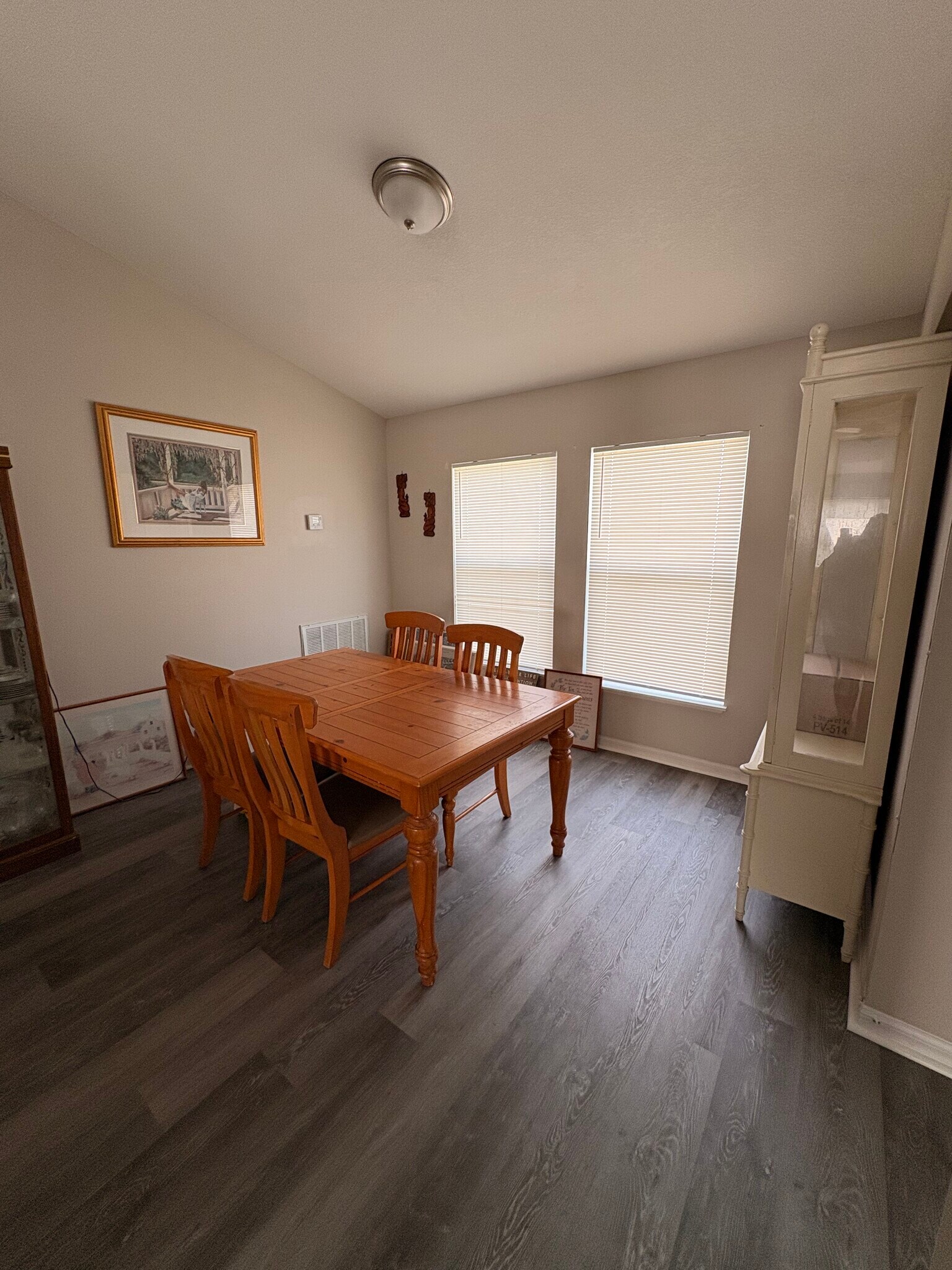 Common Dining Area - 1593 Eagle Ave NW