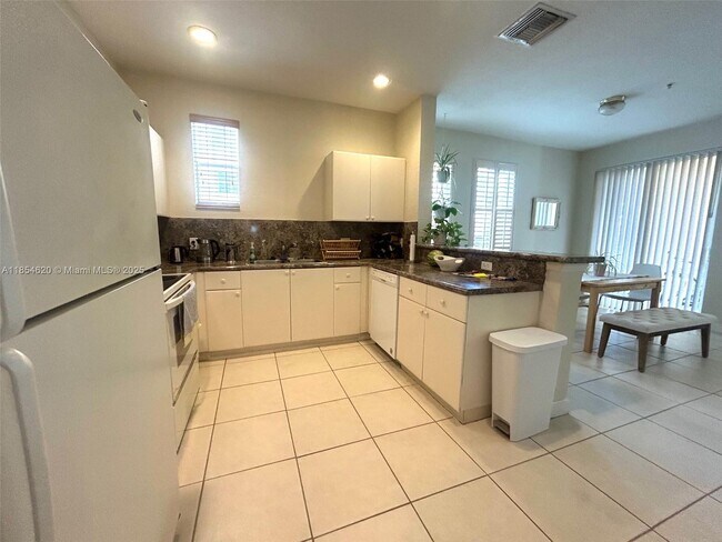 Building Photo - 1104 Shoma Dr