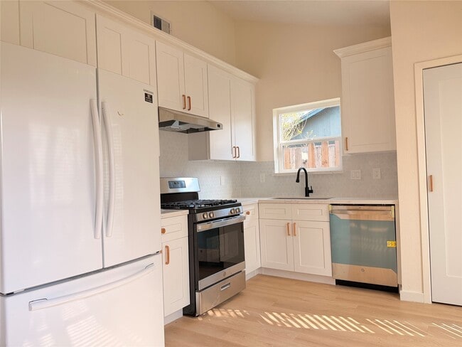 Building Photo - 2533 Knoxville Dr