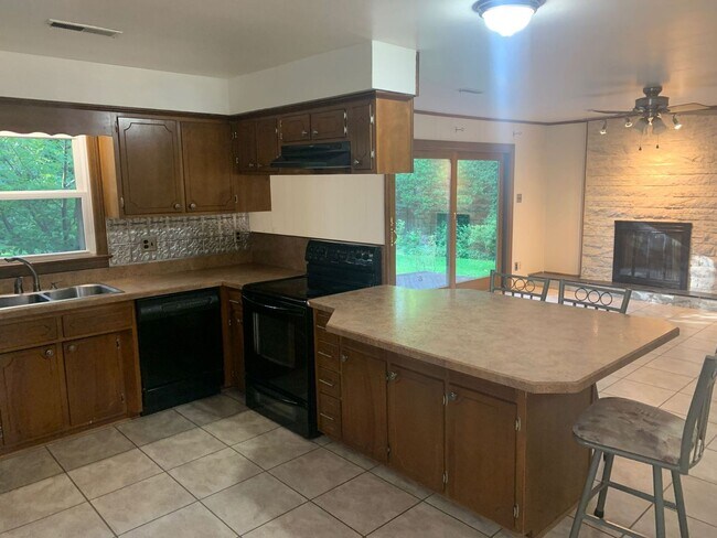 Building Photo - 3BR Single Family Home with an OFFICE!