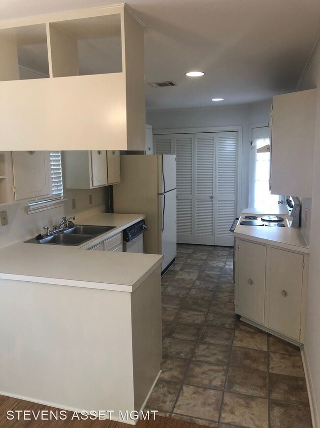 Building Photo - 1 br, 1 bath House - 3253 Eastwood Drive