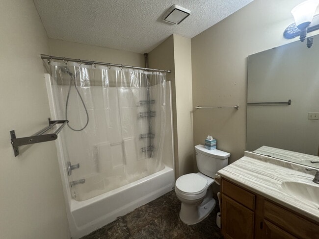 Building Photo - Charming 2-Bed Townhouse Retreat in Woodbury Spacious 1080 Sq Ft with 1 Bath.
