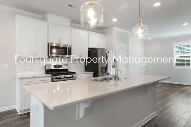 Building Photo - Stylish 3-Level Townhome with Bonus Suite, Deck & Garage – Near I-540 and Shopping