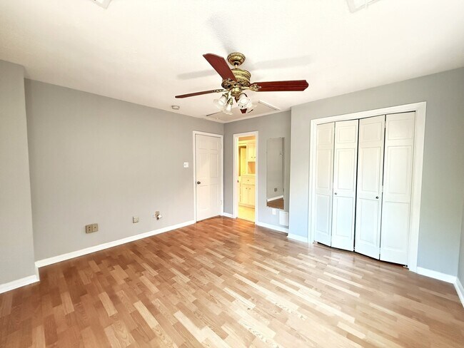 Building Photo - 2906 Deer Creek Dr