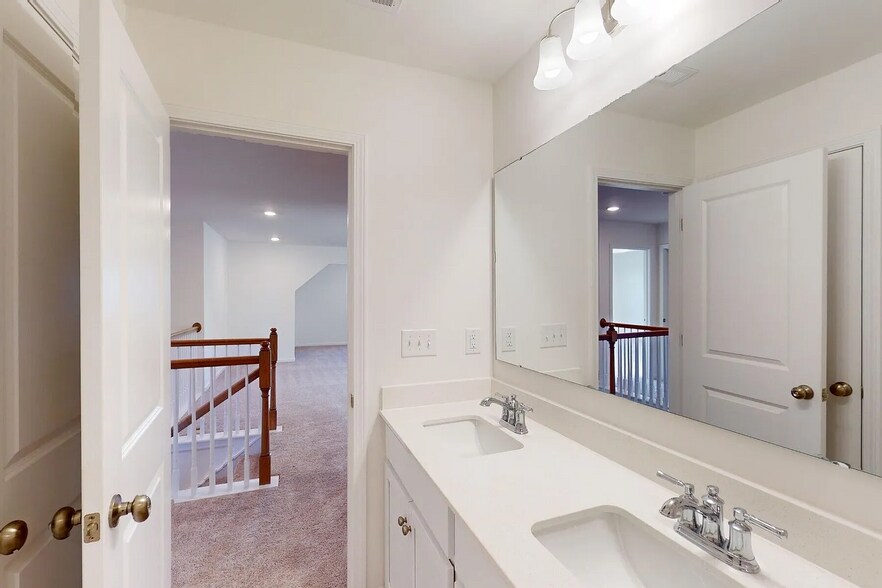 Building Photo - 2129 Clifton Rd