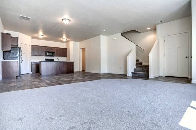 Building Photo - 5667 Island Ridge Dr