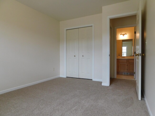 Building Photo - 490 Liberty Pointe Dr