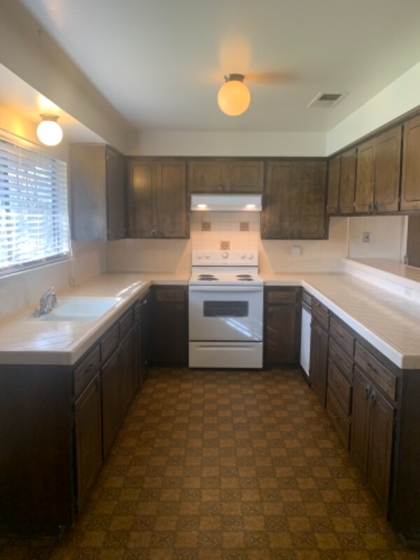 Building Photo - 810 Madrone Ave