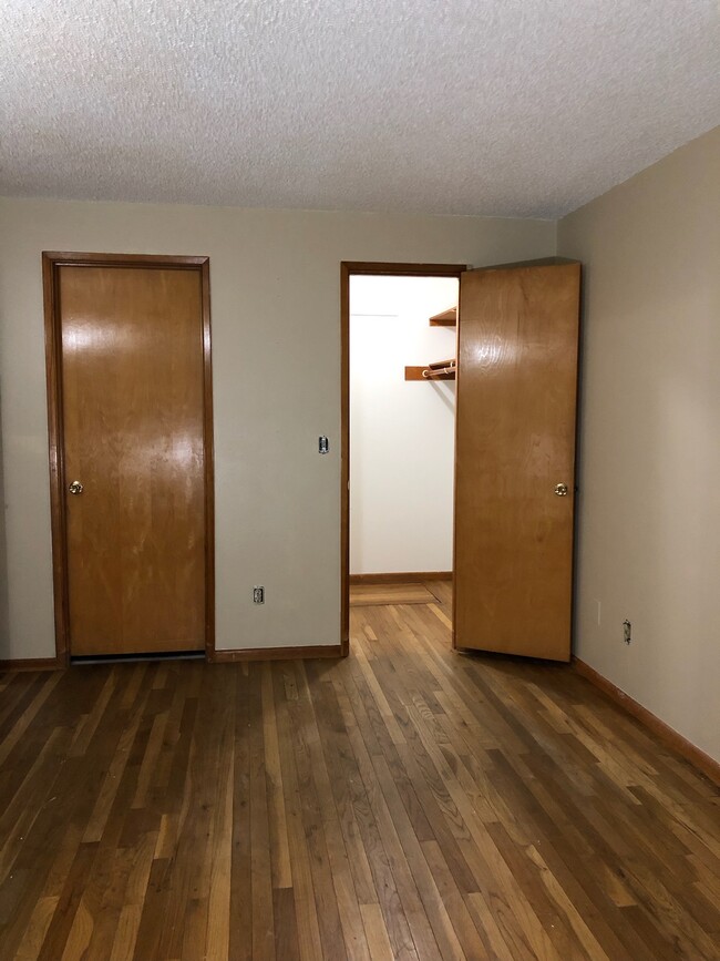 Primary Bedroom, Bathroom, Walk-in Closet - 2115 SE 148th Pl