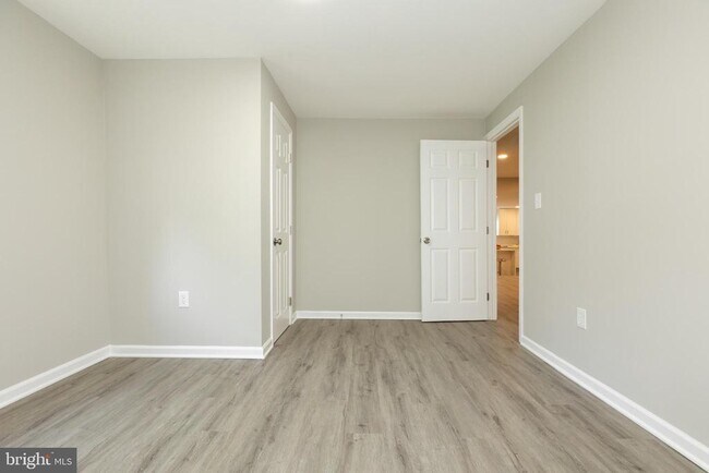 Building Photo - 9520 48th Ave