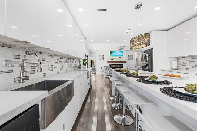 Building Photo - 2301 E Las Olas Blvd