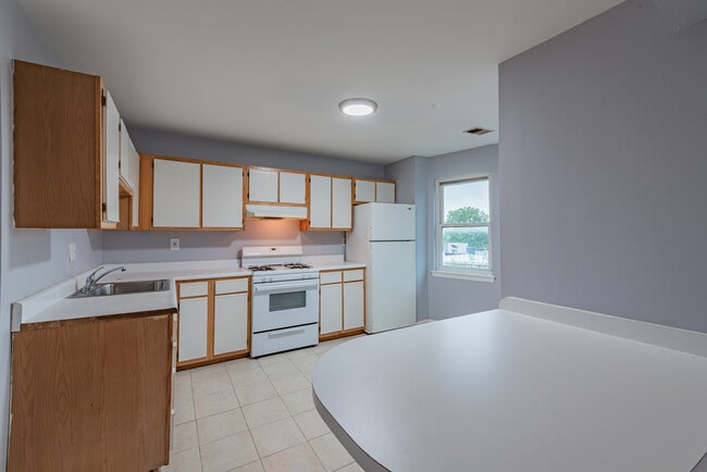 Building Photo - 104 N Graham