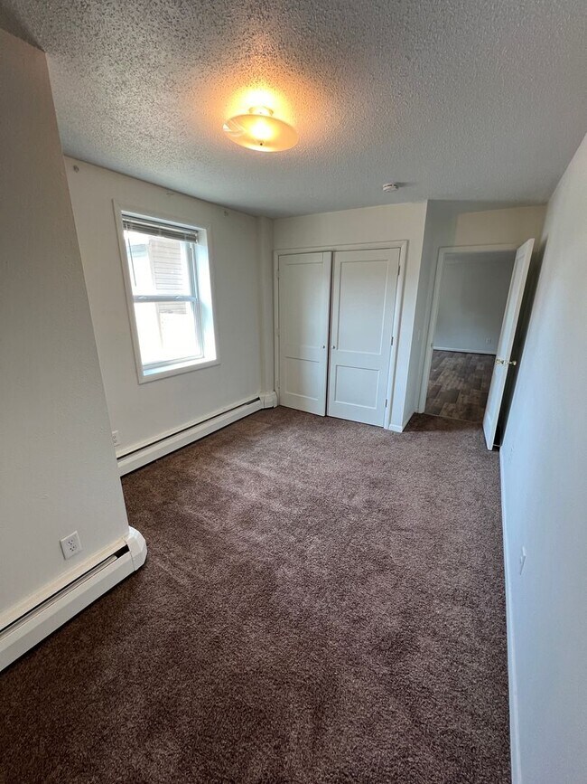 Building Photo - Spacious 1 Bedroom Apartment! COMING SOON! - Avaliable August 1st