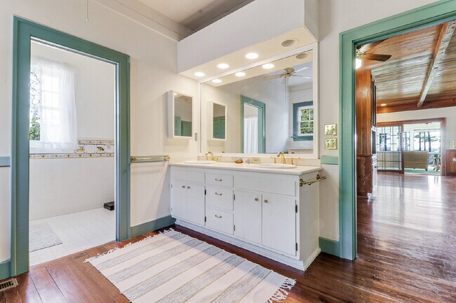 Building Photo - Private, Low Country Residence for Rent!