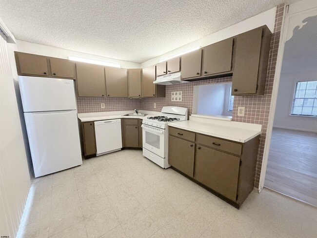 Building Photo - 53 Greenwich Dr