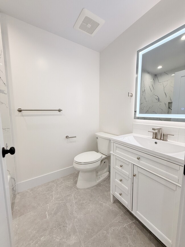 Building Photo - 129 N Vendome St