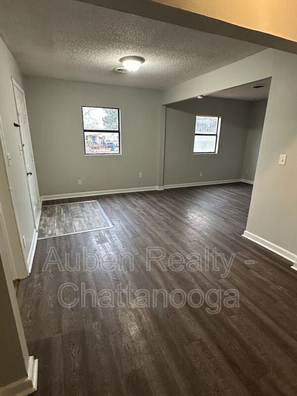 Building Photo - 105 Hunt Ave