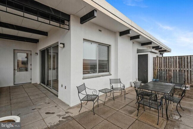 Building Photo - 10401 Grosvenor Pl