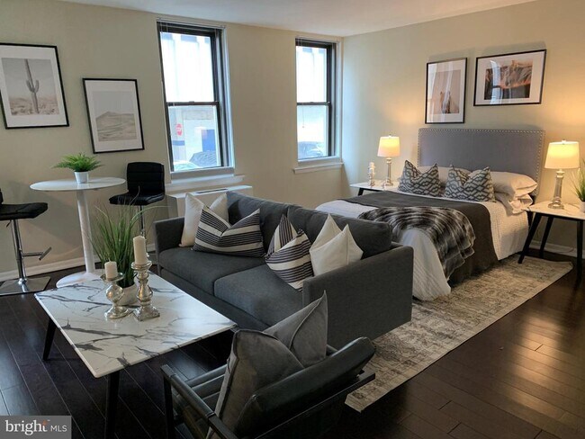 Building Photo - 135 S 19th St