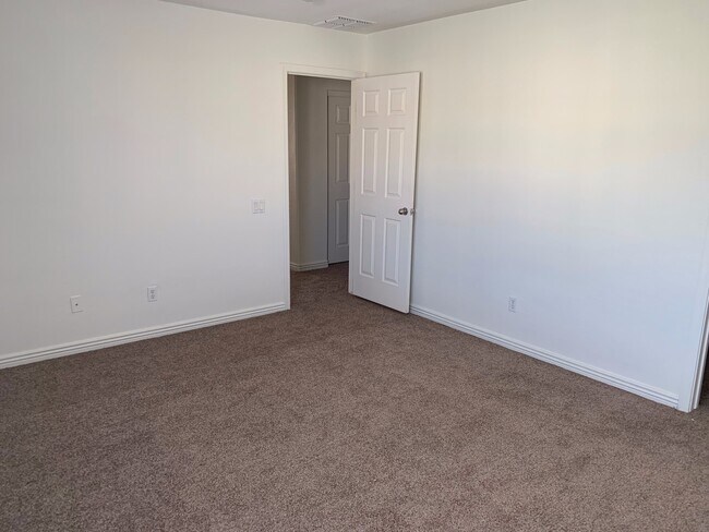 Building Photo - Affordable 5 Bedroom Living in Growing Maricopa