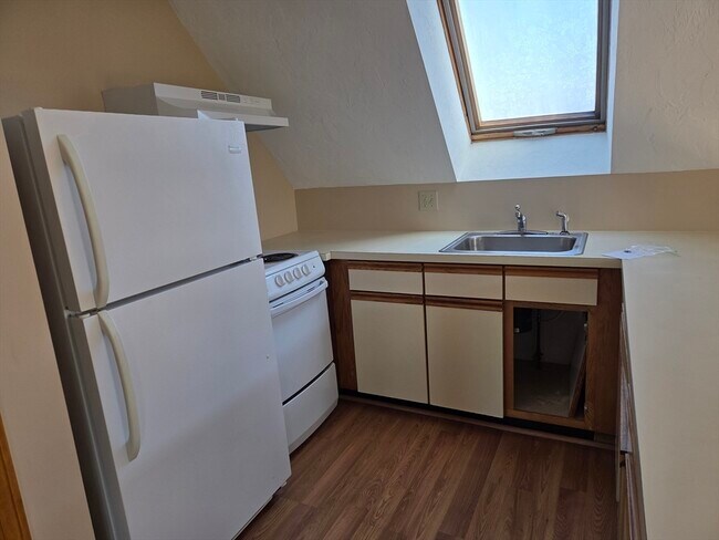 Building Photo - 938 East St