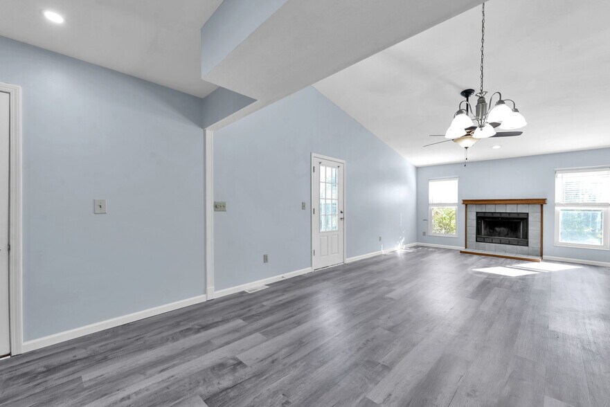 Living Room and Side Door - 4932 Drayton Rd