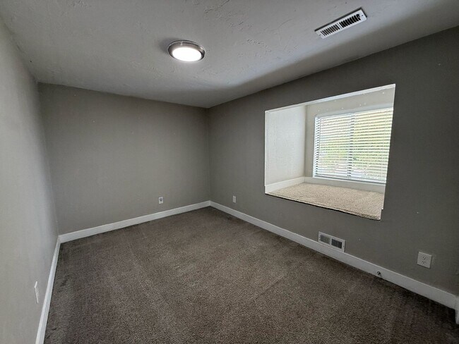 Building Photo - 358 N 100 E