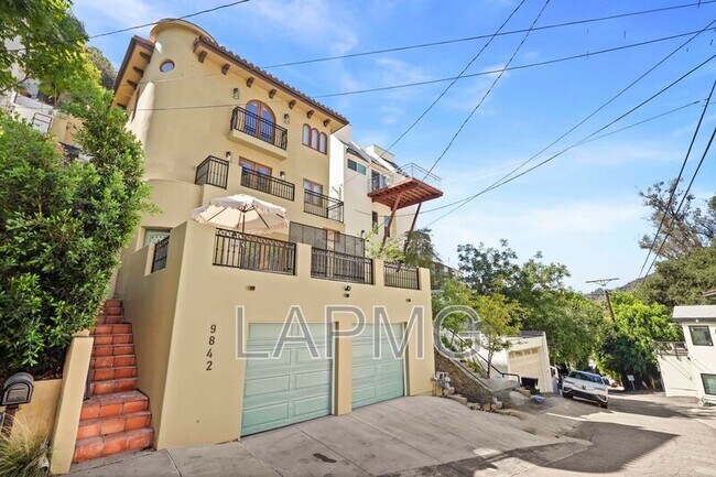 Building Photo - 9842 Portola Dr