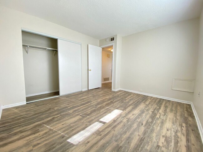 Building Photo - 3455-3457-APEX