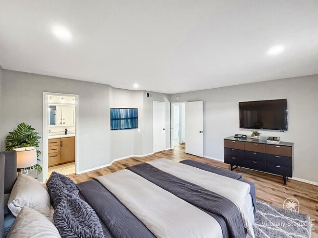 Building Photo - Stunning 2BD/2BA W/ Updated Kitchen, A/C, and Reserved Parking in La Mesa!