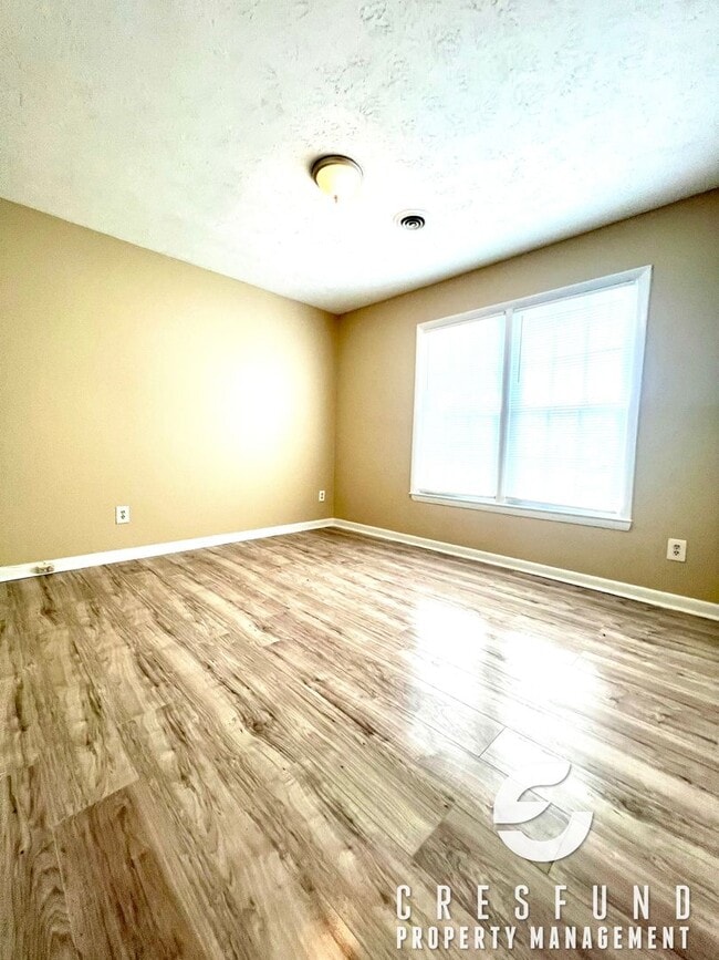 Building Photo - 3 Bedroom Ready For YOUR Move In TODAY!