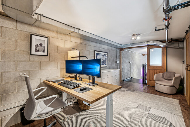 Office or sitting area adjacent to primary bedroom - 801 Washington Ave N