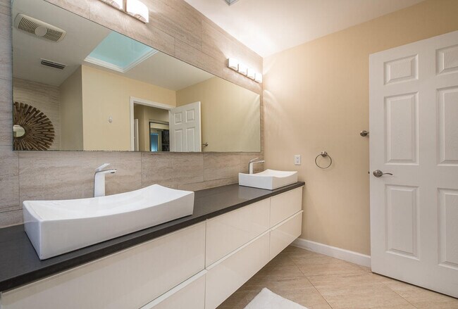 Building Photo - 10790 White Aspen Ln