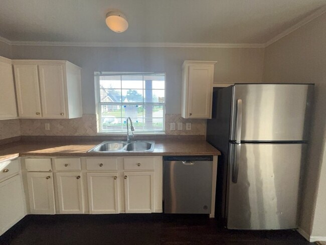 Building Photo - 2511 Kavasar Dr
