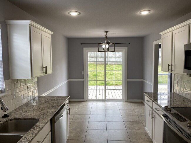 Building Photo - 572 Branchwood Ave