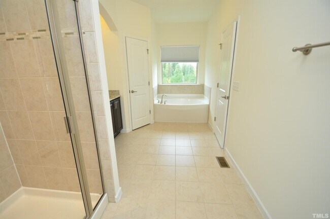 Building Photo - 5405 Cambridgeshire Loop