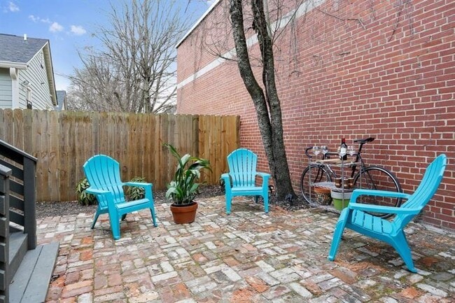 Building Photo - 87 Chester Ave SE