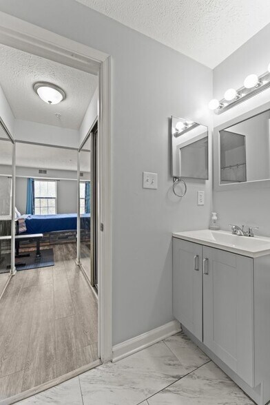 Building Photo - 8951 Town Center Cir