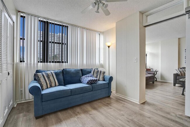 Building Photo - 2017 S Ocean Dr