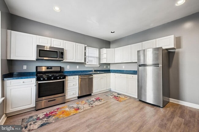 Building Photo - 138 N King St